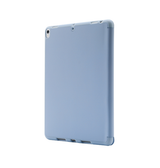 iPad 7/8/9 | iPad 10.2" 7/8/9 (2019/2020/2021) - SoftHue™ Silikone Tri-Fold Cover - Babyblå - DELUXECOVERS.DK