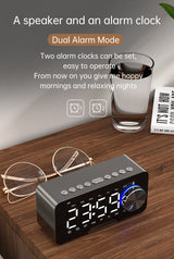 Skrivebordsur M. Bluetooth-højttaler, digital LED-belysning, FM-radio, & Alarmur